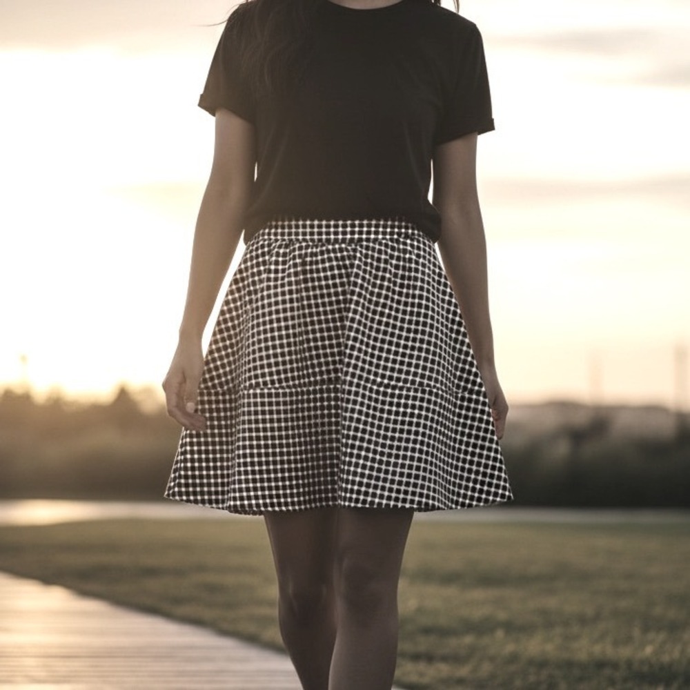 Express Womens Polka Dot Skirt 8 Black White Fit and Flare Retro Mod Rockabilly